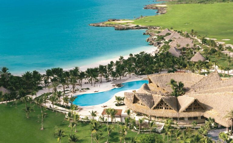 Luxury Caribbean villas with chef guide by island