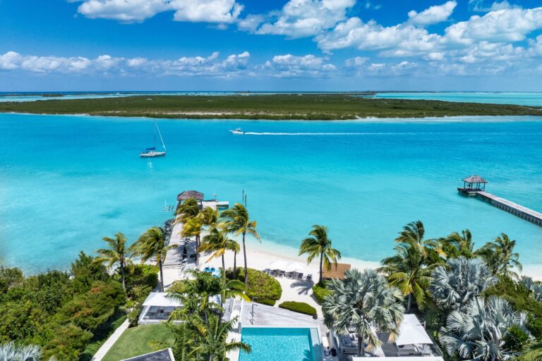 Where Do Billionaires Vacation? The World's Most Exclusive Private Destinations - Cabuya 003 1