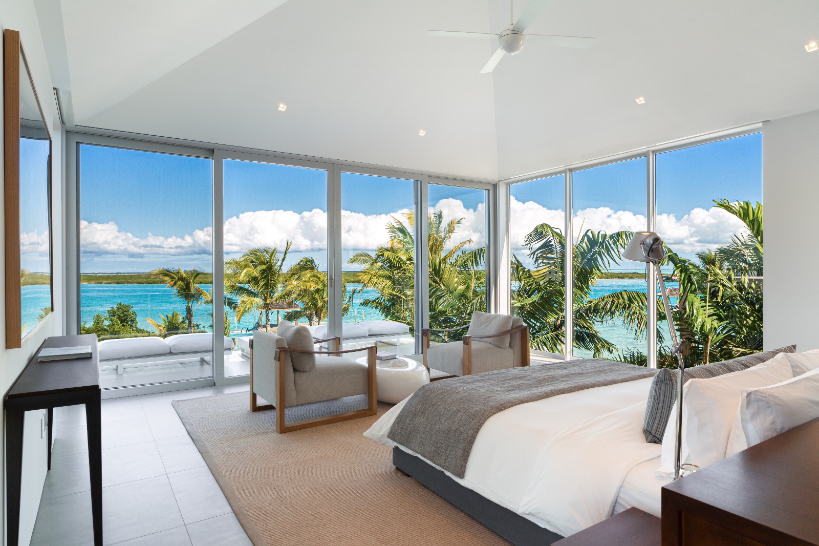 What Is Instant Book? Why Luxury Villa Rentals Need More Than a Click 2 What Is Instant Book? Why Luxury Villa Rentals Need More Than a Click - Principal Suite 1 upstairs 5