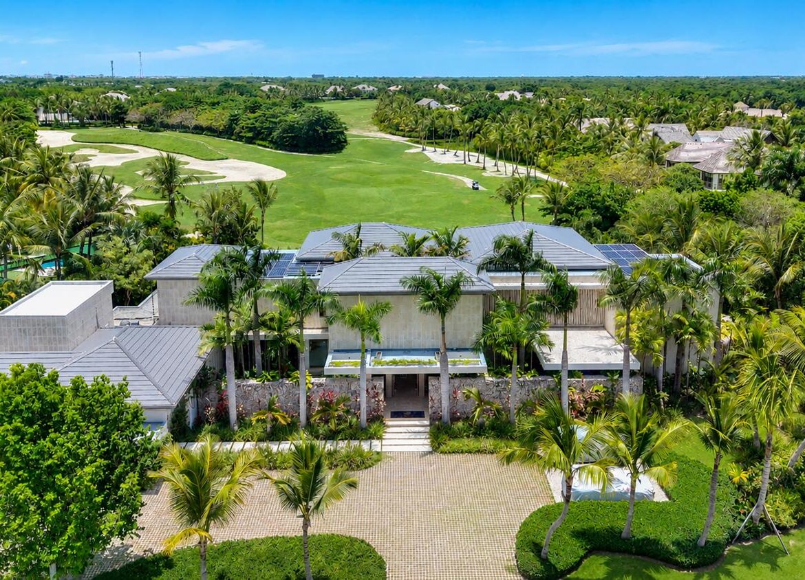 Caribbean Christmas Vacations: Why the Best Villas Book Out by June