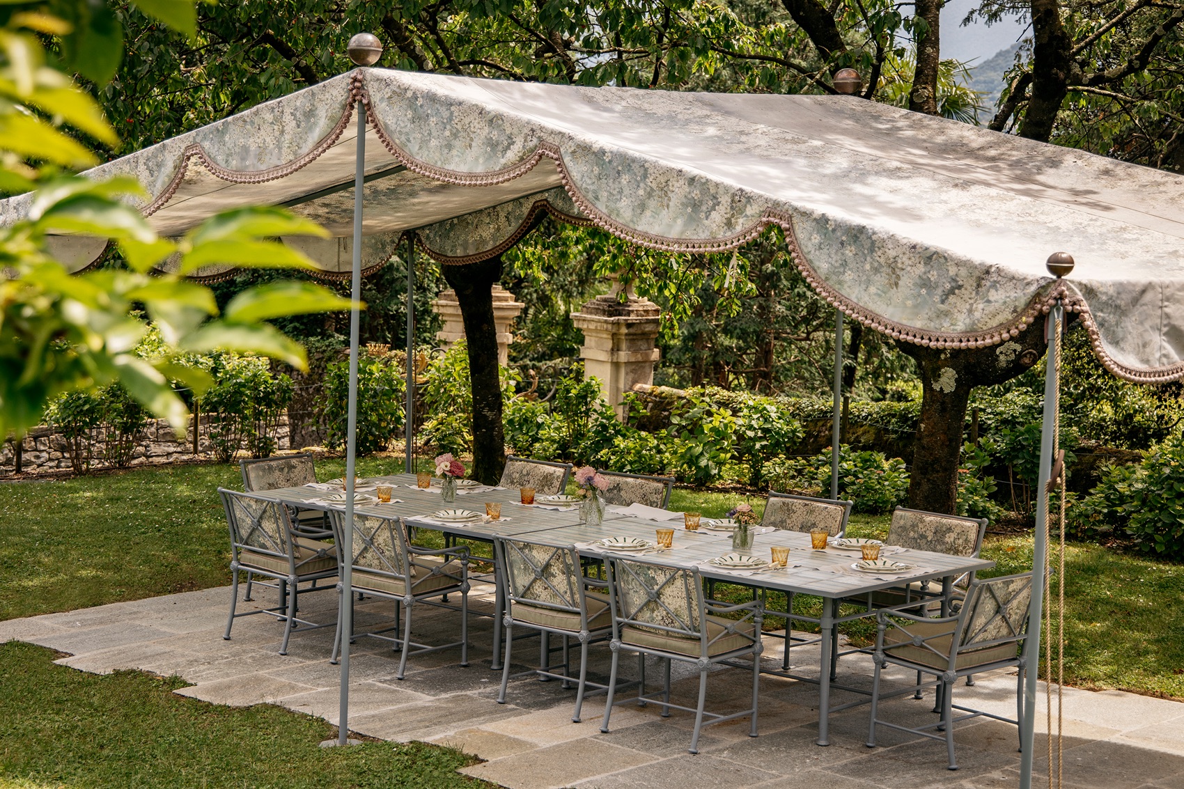 Tuscany wedding villa &mdash; long table set in the estate park