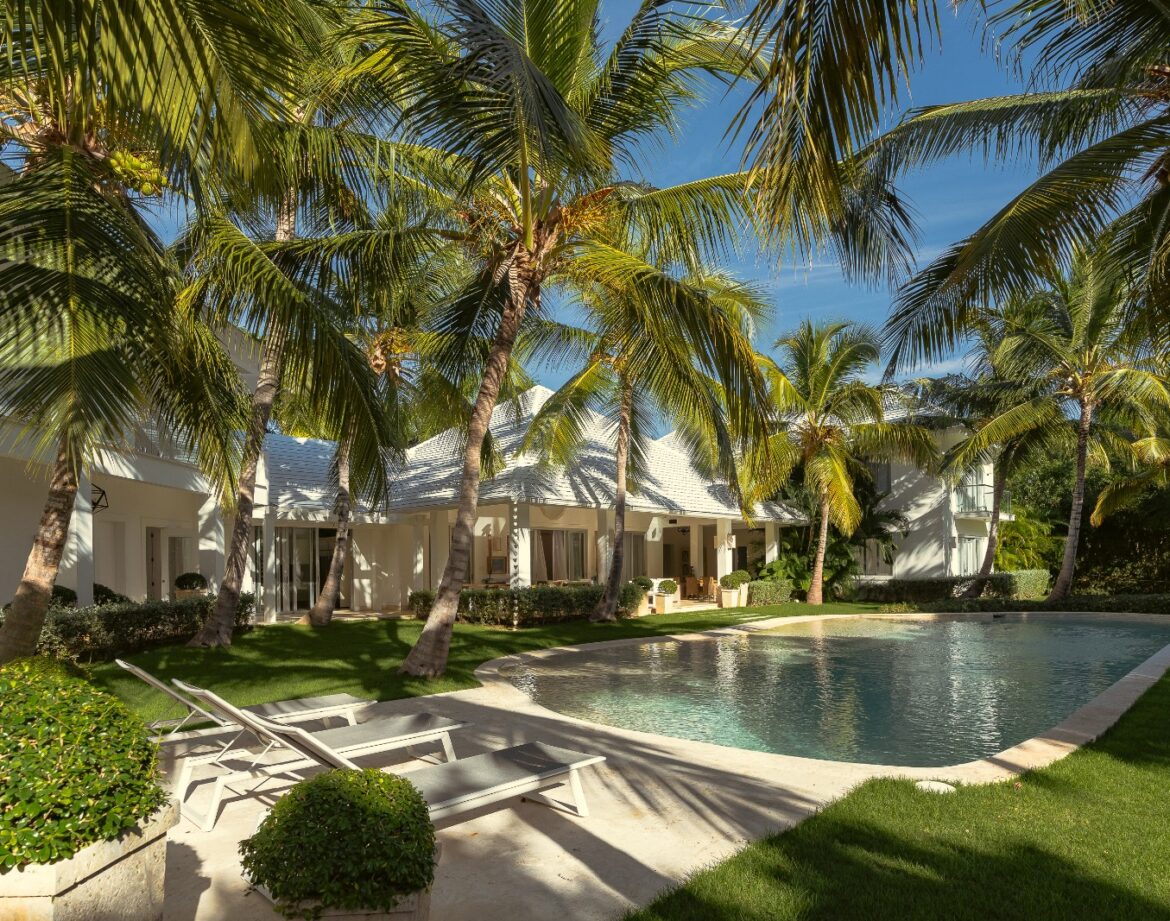 Thanksgiving and the Caribbean in December 2026: Staffed Villas Still Open (as of October 23)